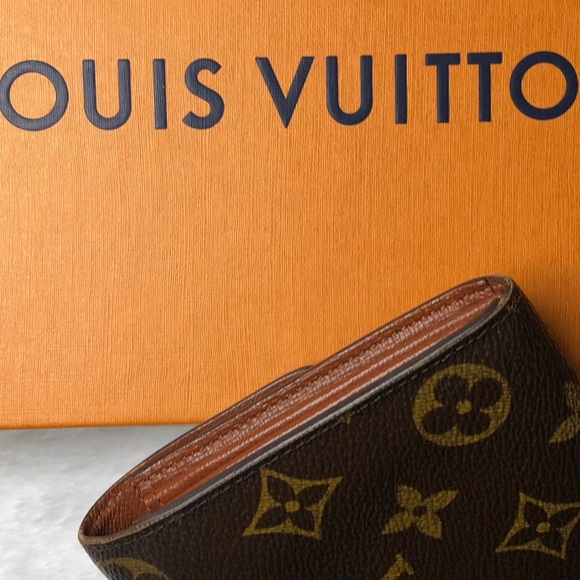 Louis Vuitton Authentic Vintage Monogram Canvas Sarah Wallet;Date Code:(… - Picture 11 of 17